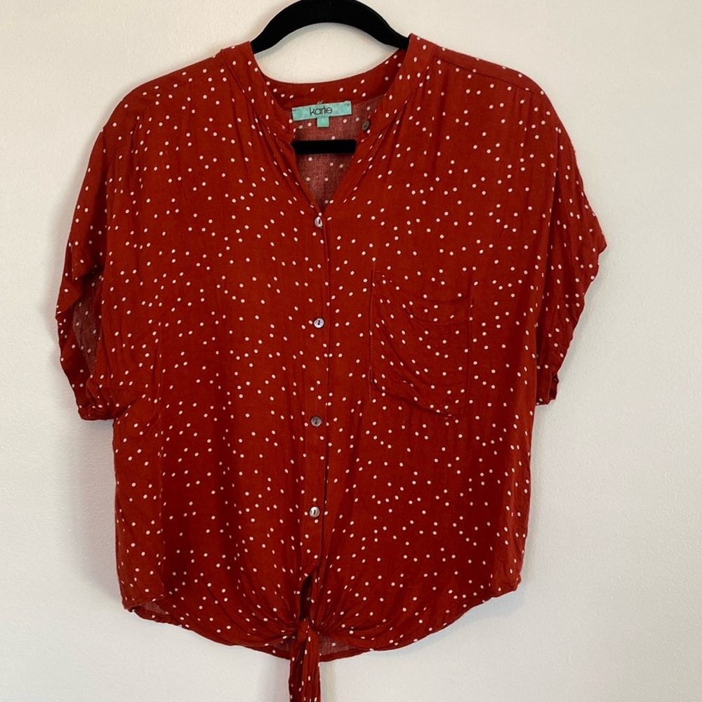 Karlie burnt orange/red polka dot buttondown with tie in front. Size small. $25